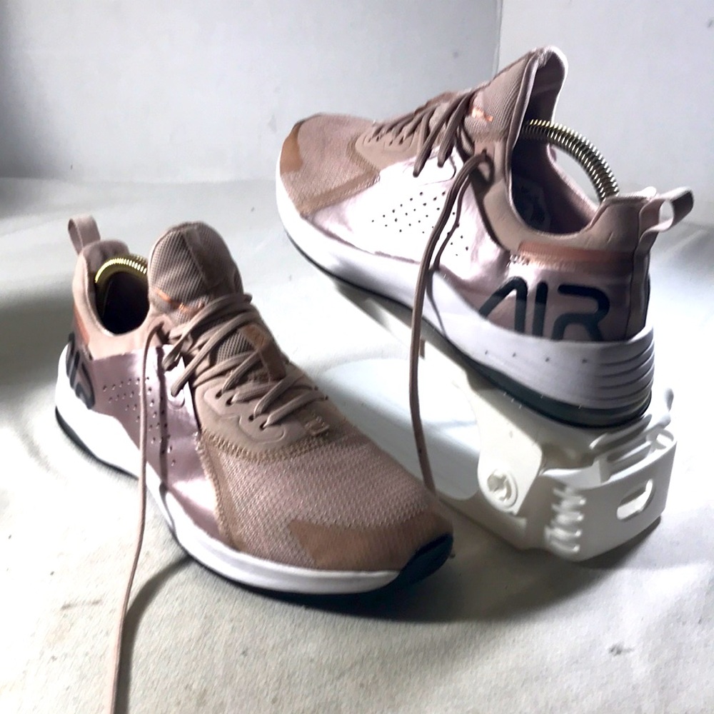 Nike Womens Air Max Bella TR 3 Pull On Lace Up Sneaker in Rose Gold Size 10.5